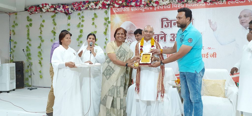 ग्वालियर - ​दो दिवसीय 'जिंदगी बने आसान कार्यक्रम' - राजयोगी सूरज भाई ने किया संबोंधित