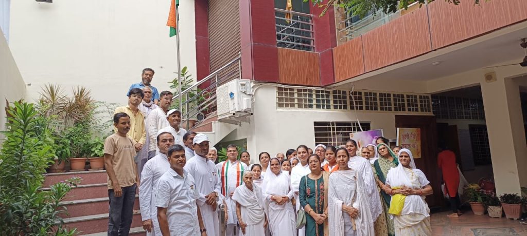 देशभक्ति गीतों पर बच्चों ने मनमोहा