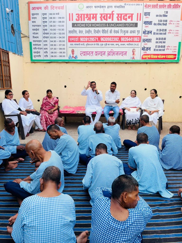 आश्रम स्वर्ग सदन ब्रह्माकुमारीज के भाई बहनों ने सिखाया ध्यान