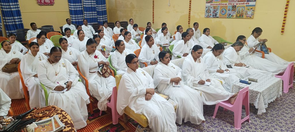 महाराजपुरा स्थित गोल्डन वर्ल्ड रिट्रीट सेंटर में भोपाल ज़ोन की राज्य स्तरीय मीटिंग का आयोजन हुआ