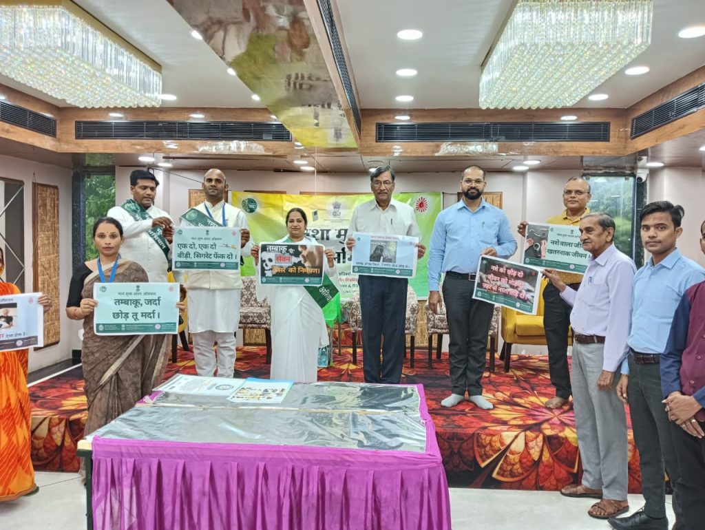 ब्रह्माकुमारीज संस्थान द्वारा चलाया जा रहा नशा मुक्त भारत अभियान, दाँतो से बस, ट्रक, ट्रैन इंजन, पानी का जहाज खींचने बाले ब्रह्माकुमार आशीष दे रहे है नशा मुक्ति का संदेश