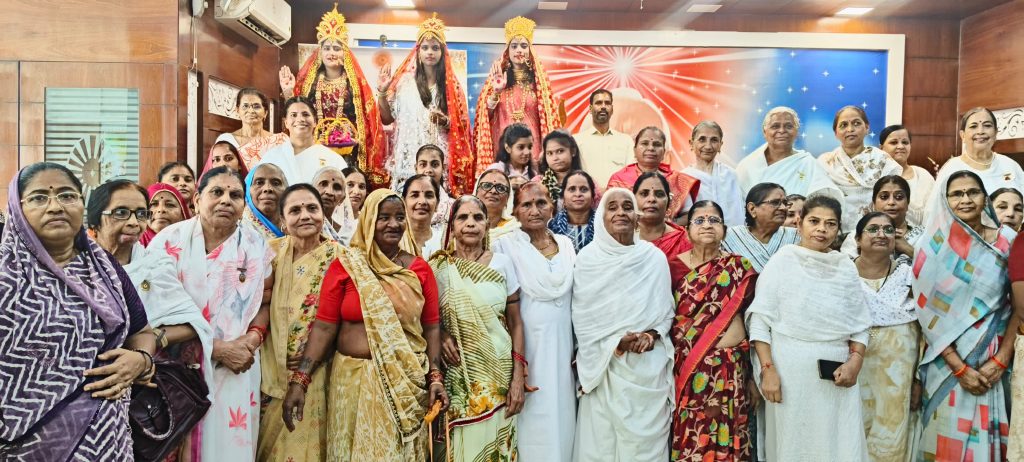 नवरात्री के पावन अवसर पर ब्रह्माकुमारीज केंद्र पर लगी चैतन्य देवियों की झाँकी