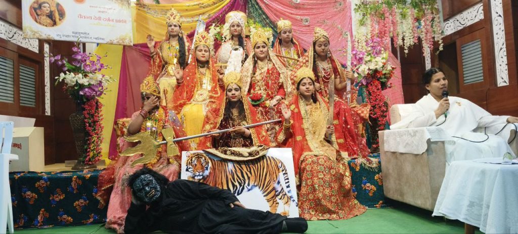 नौवें दिन भी सजा मां के चैतन्य नौ स्वरूपों का दरबार