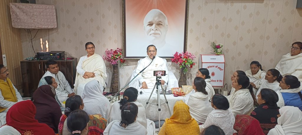 ब्रह्माकुमारीज के स्थानीय सेवाकेंद्र ओल्ड हाईकोर्ट पर योग साधना शिविर